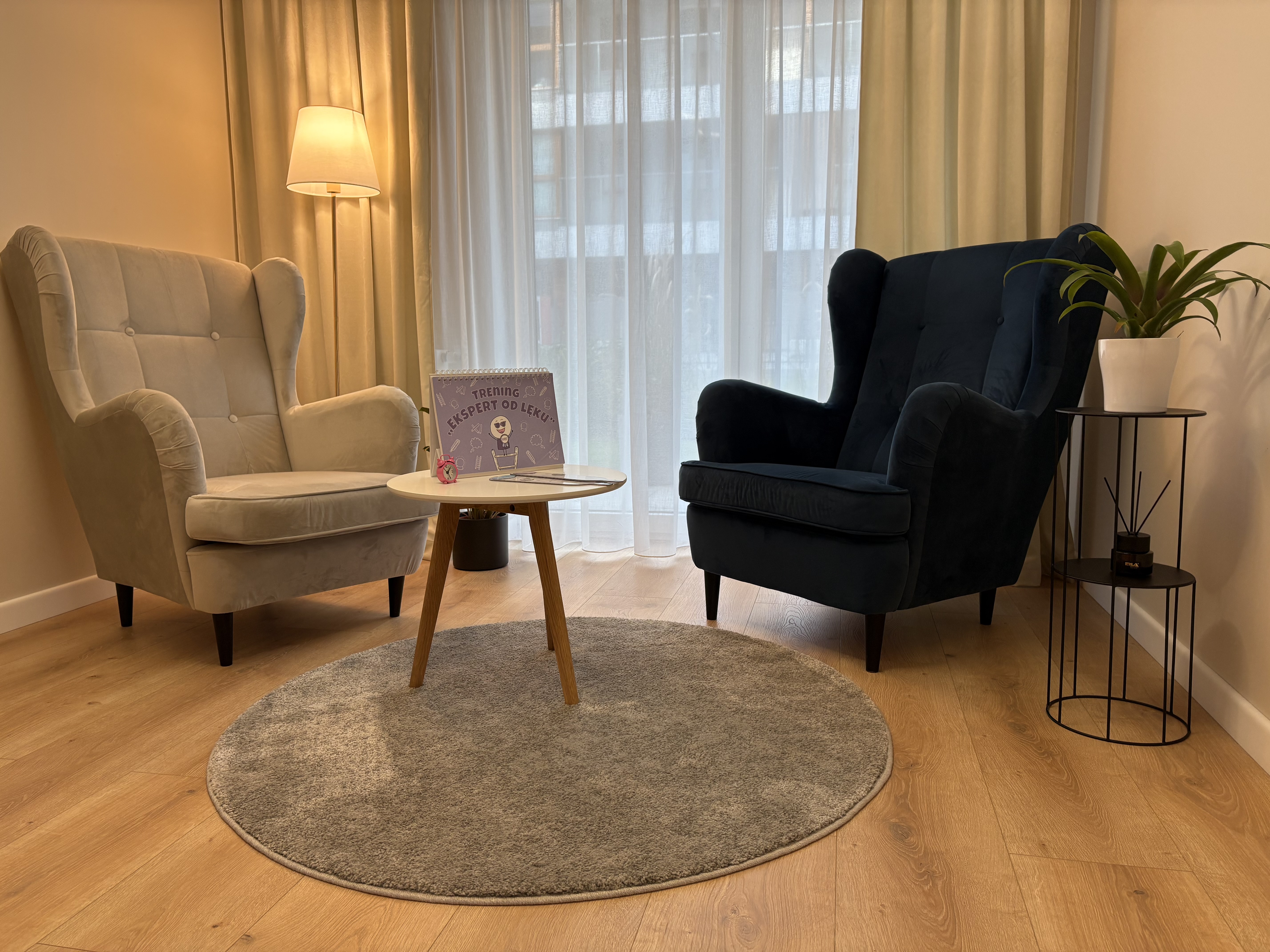 Przytulna przestrzeń gabinetu psychologicznego